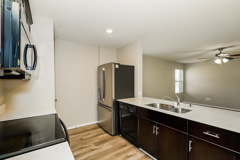 1,800/Mo, 1153 Skyline Dr Hutchins, TX 75141 Kitchen View 2