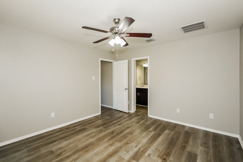 1,800/Mo, 1153 Skyline Dr Hutchins, TX 75141 Main Bedroom View 2
