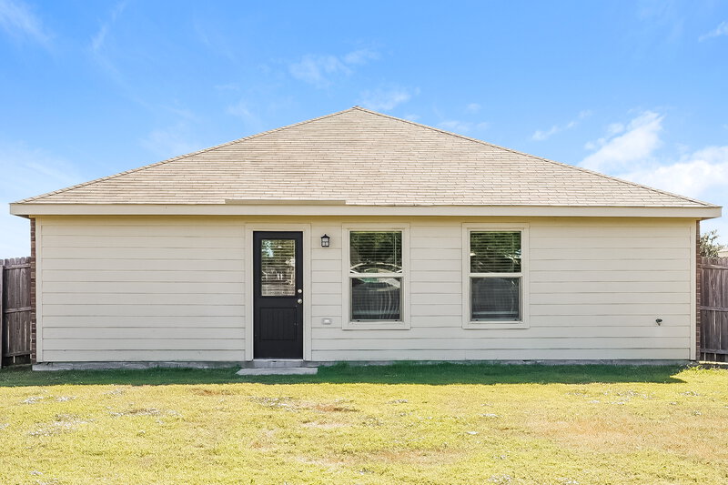 1,800/Mo, 1153 Skyline Dr Hutchins, TX 75141 Rear View