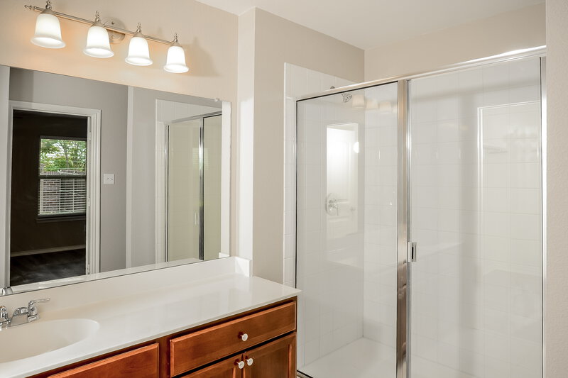 2,255/Mo, 2084 Brisbon St Fate, TX 75189 Main Bathroom View