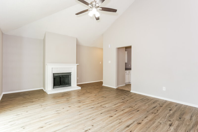 2,000/Mo, 605 Cox St Cedar Hill, TX 75104 Living Room View