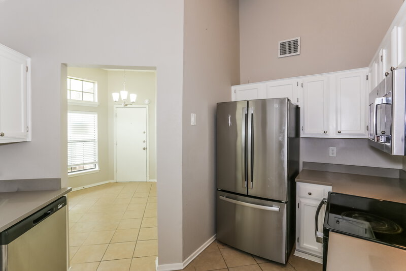 2,000/Mo, 605 Cox St Cedar Hill, TX 75104 Kitchen View
