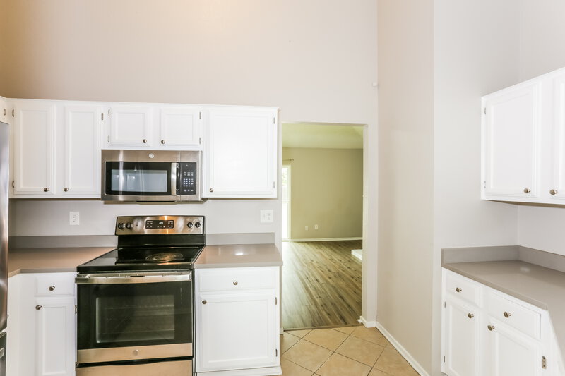 2,000/Mo, 605 Cox St Cedar Hill, TX 75104 Kitchen View 2