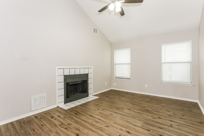 2,000/Mo, 605 Cox St Cedar Hill, TX 75104 Main Bedroom View 2