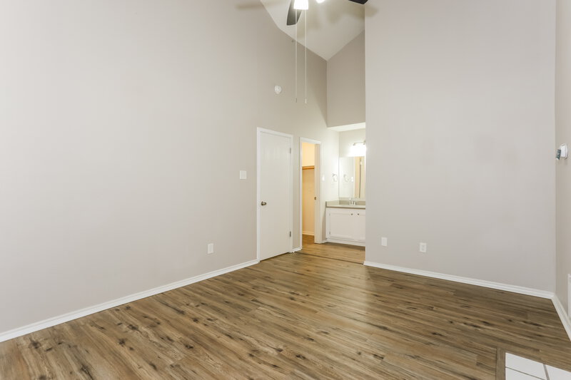 2,000/Mo, 605 Cox St Cedar Hill, TX 75104 Main Bedroom View 3