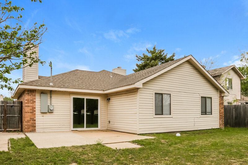2,000/Mo, 605 Cox St Cedar Hill, TX 75104 Rear View
