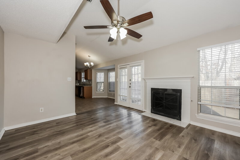 2,525/Mo, 403 Windhurst Dr Grand Prairie, TX 75052 Living Room View 2