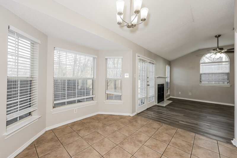 2,525/Mo, 403 Windhurst Dr Grand Prairie, TX 75052 Dining Room View