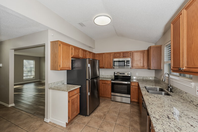 2,525/Mo, 403 Windhurst Dr Grand Prairie, TX 75052 Kitchen View