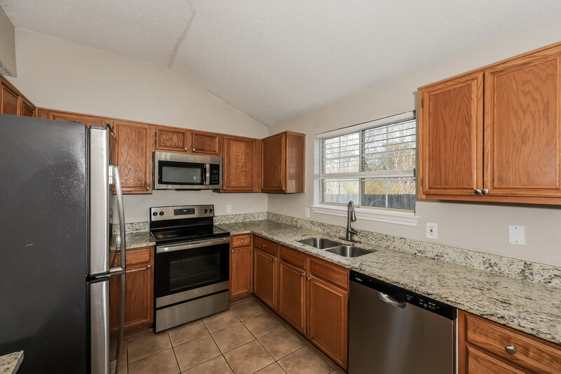 2,525/Mo, 403 Windhurst Dr Grand Prairie, TX 75052 Kitchen View 2