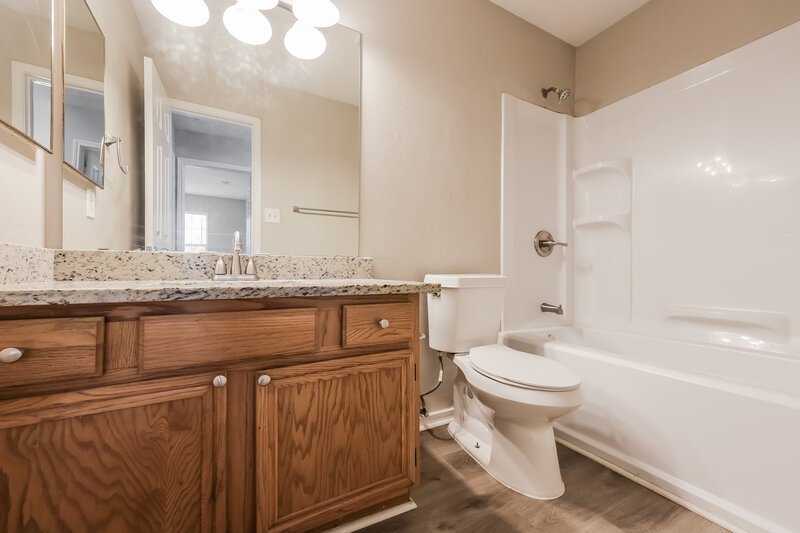 2,525/Mo, 403 Windhurst Dr Grand Prairie, TX 75052 Bathroom View