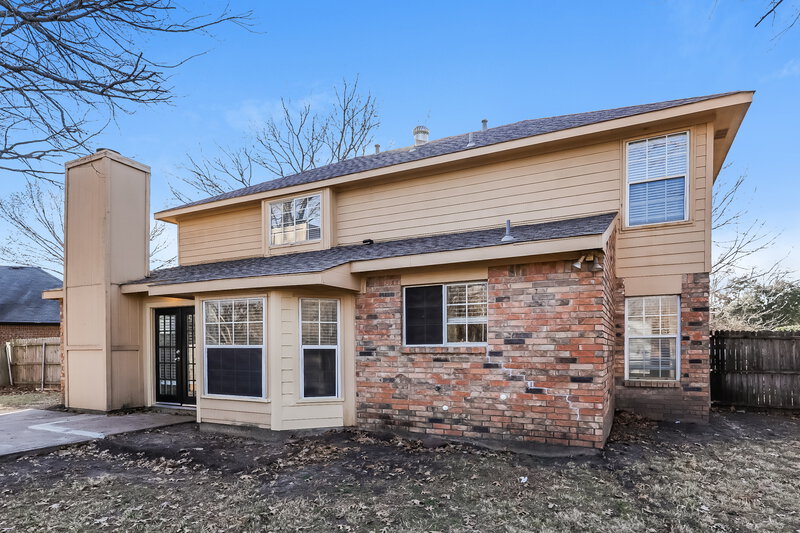 2,525/Mo, 403 Windhurst Dr Grand Prairie, TX 75052 Rear View