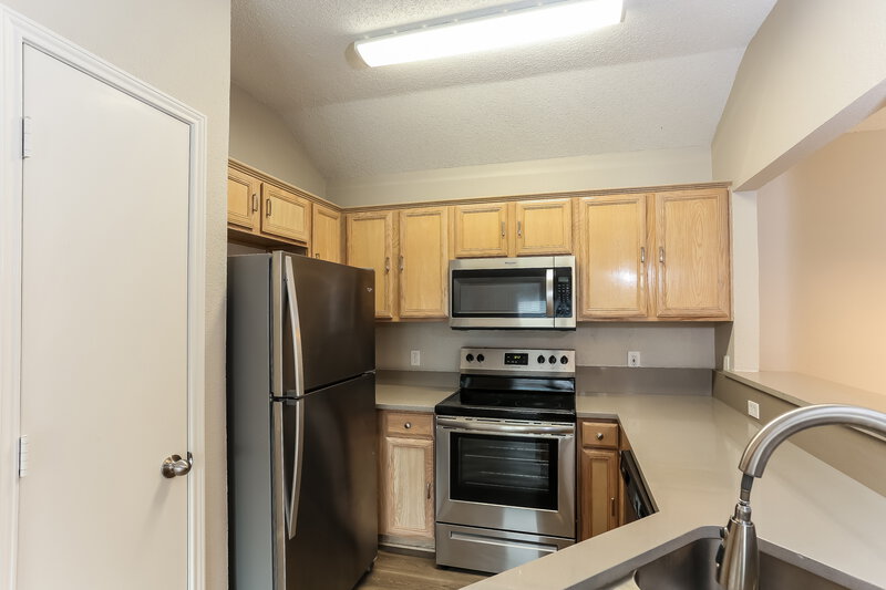 2,070/Mo, 7445 Arbor Hill Dr Fort Worth, TX 76120 Kitchen View 2