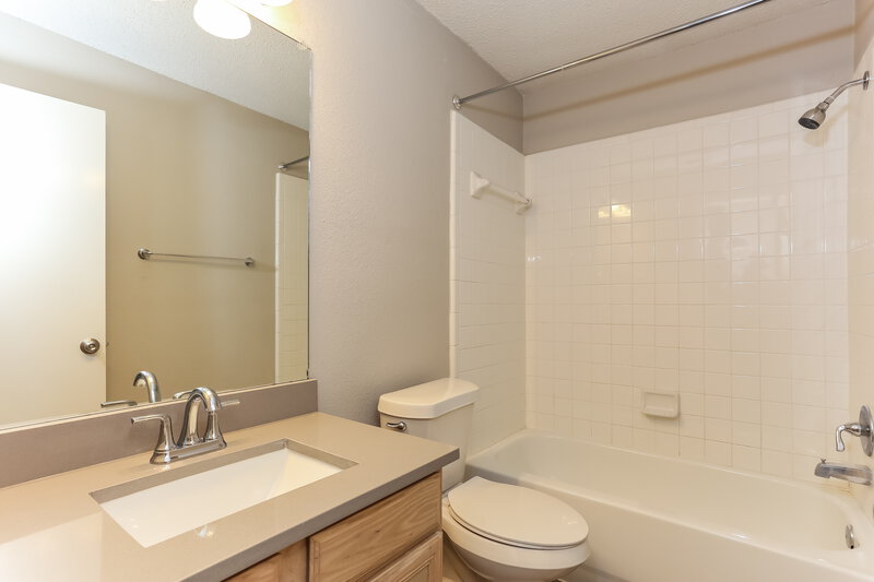 2,070/Mo, 7445 Arbor Hill Dr Fort Worth, TX 76120 Bathroom View
