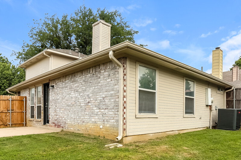 2,070/Mo, 7445 Arbor Hill Dr Fort Worth, TX 76120 Rear View