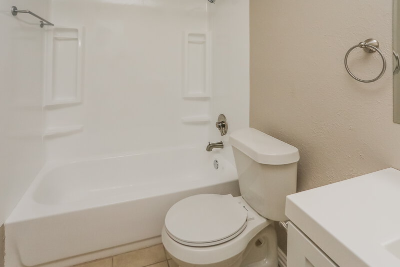 2,830/Mo, 616 Circleview Dr Mansfield, TX 76063 Bathroom View
