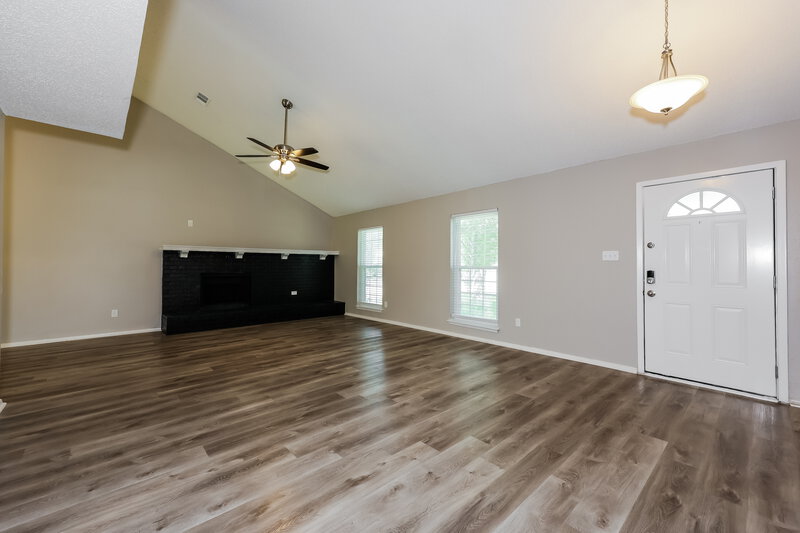 2,610/Mo, 2533 Bentley Dr Grand Prairie, TX 75052 Living Room View 2