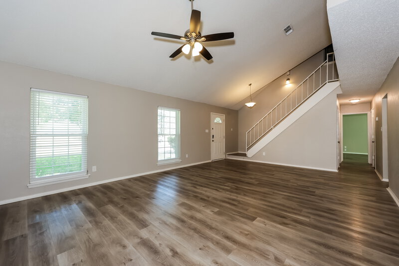 2,610/Mo, 2533 Bentley Dr Grand Prairie, TX 75052 Living Room View 3