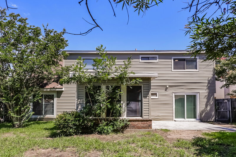 2,610/Mo, 2533 Bentley Dr Grand Prairie, TX 75052 Rear View