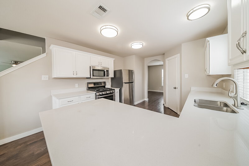 2,680/Mo, 9809 Rockledge Rd Fort Worth, TX 76108 Kitchen View 2
