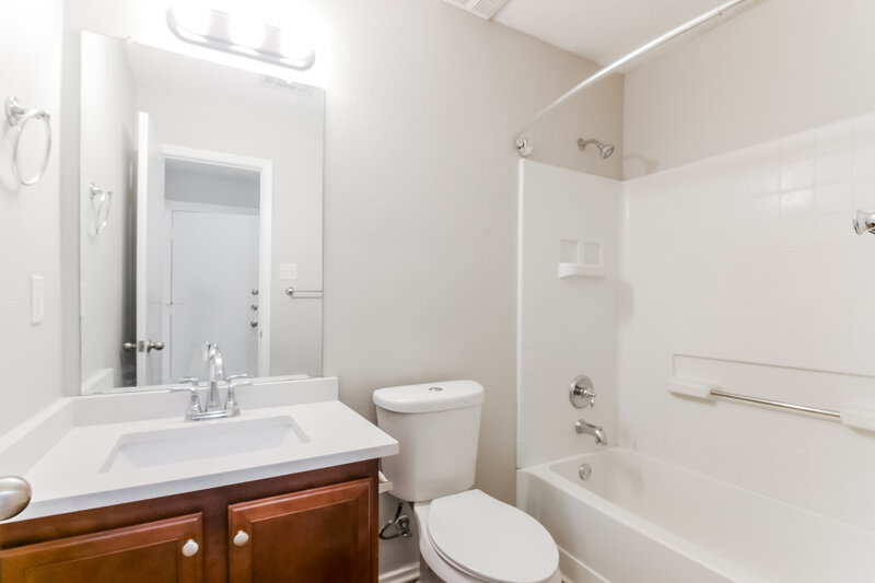 2,110/Mo, 10769 Braemoor Dr Haslet, TX 76052 Bathroom View