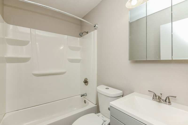 1,940/Mo, 1202 Harvell Dr Cedar Hill, TX 75104 Bathroom View