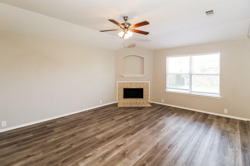 2,175/Mo, 3900 Sonoma Dr Argyle, TX 76226 Living Room View 2