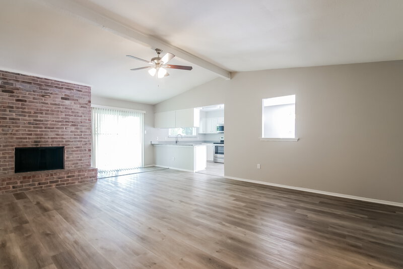 2,315/Mo, 3702 Palomino Dr Arlington, TX 76017 Living Room View 2