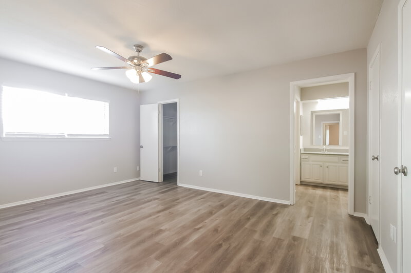 2,315/Mo, 3702 Palomino Dr Arlington, TX 76017 Main Bedroom View 2