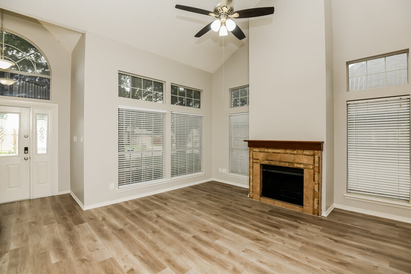 2,345/Mo, 4605 Birchbend Ln Fort Worth, TX 76137 Living Room View 2