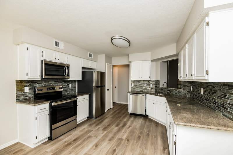 2,345/Mo, 4605 Birchbend Ln Fort Worth, TX 76137 Kitchen View 2