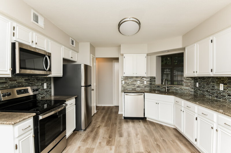 2,345/Mo, 4605 Birchbend Ln Fort Worth, TX 76137 Kitchen View 3