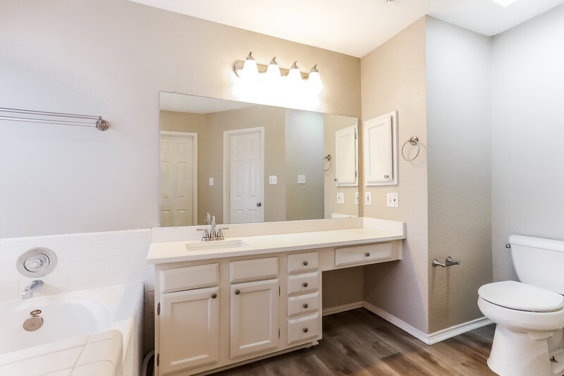 2,285/Mo, 3524 Garden Springs Dr Fort Worth, TX 76123 Main Bathroom View