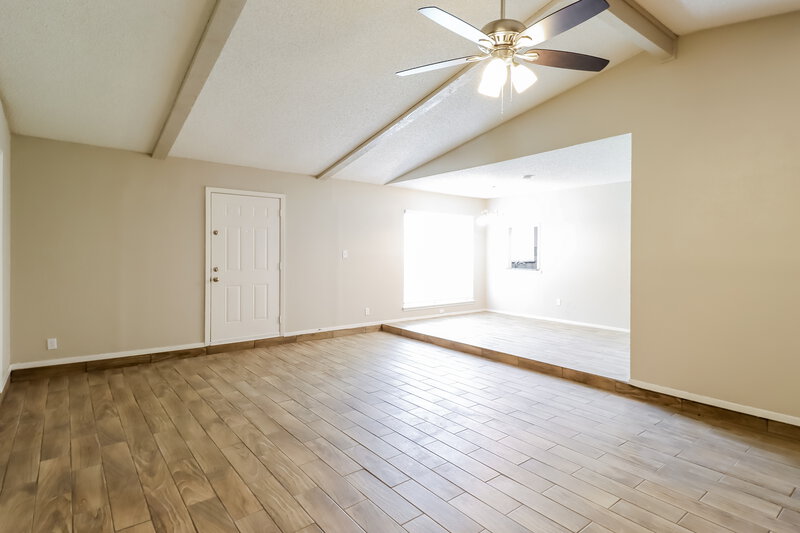 2,380/Mo, 3608 Palomino Dr Arlington, TX 76017 Living Room View 2