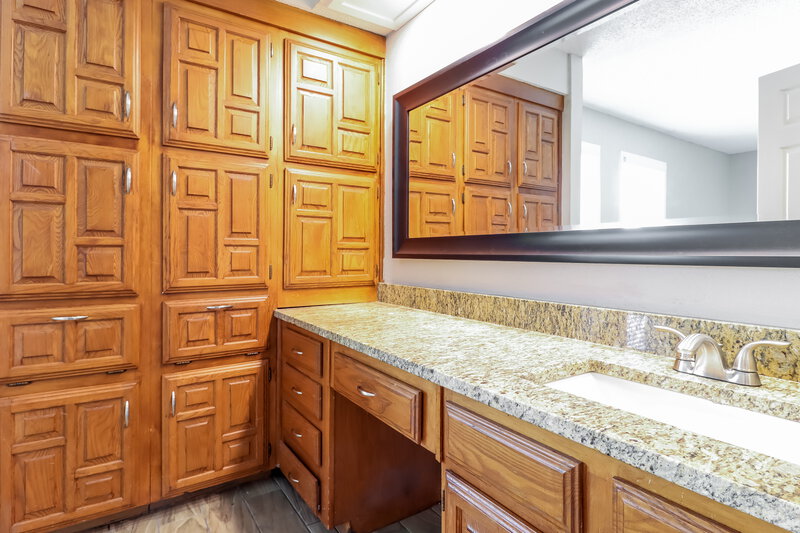 2,380/Mo, 3608 Palomino Dr Arlington, TX 76017 Main Bathroom View