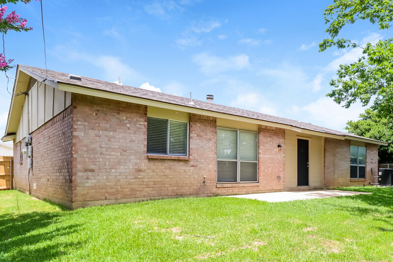 2,380/Mo, 3608 Palomino Dr Arlington, TX 76017 Rear View 2