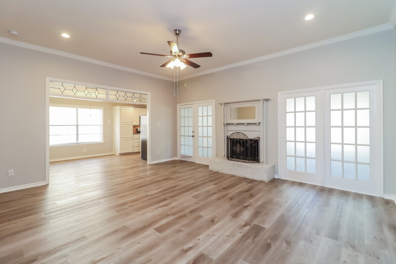 2,105/Mo, 704 Parkview Dr Burleson, TX 76028 Living Room View 3