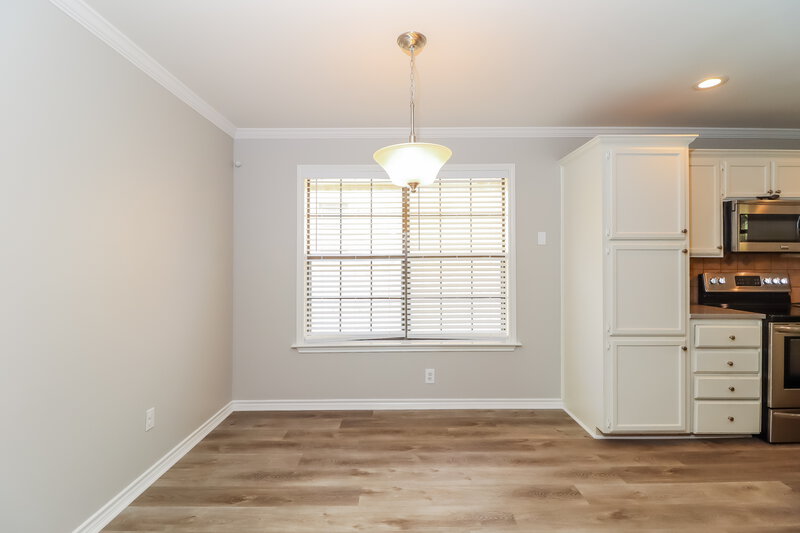 2,105/Mo, 704 Parkview Dr Burleson, TX 76028 Dining Room View