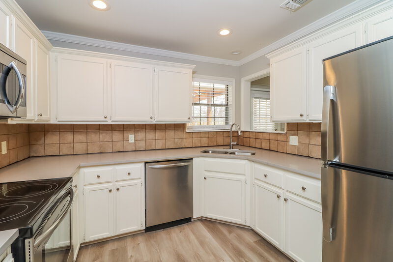 2,105/Mo, 704 Parkview Dr Burleson, TX 76028 Kitchen View