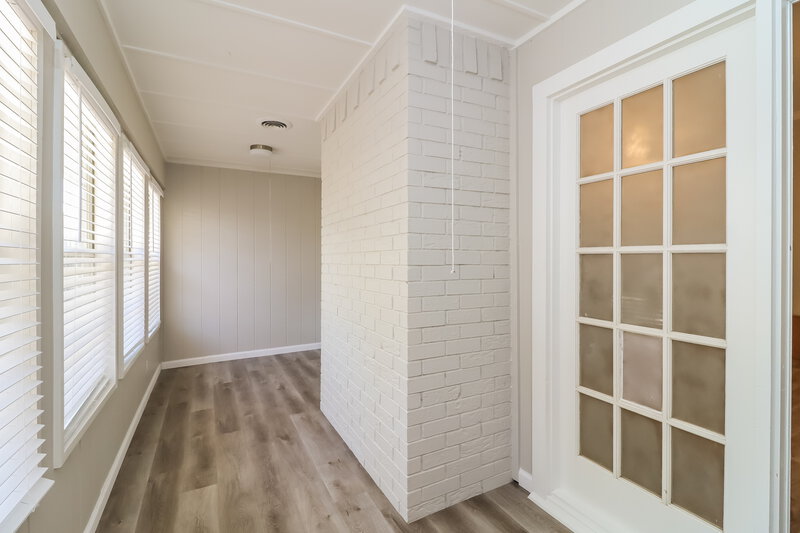 2,105/Mo, 704 Parkview Dr Burleson, TX 76028 Sun Room View