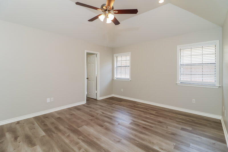 2,105/Mo, 704 Parkview Dr Burleson, TX 76028 Main Bedroom View