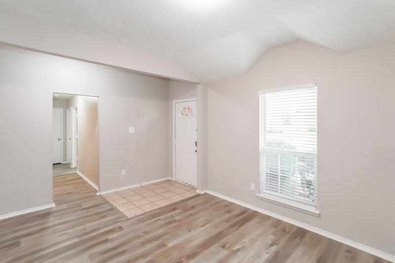 2,200/Mo, 605 Canyon Pl Desoto, TX 75115 Foyer View