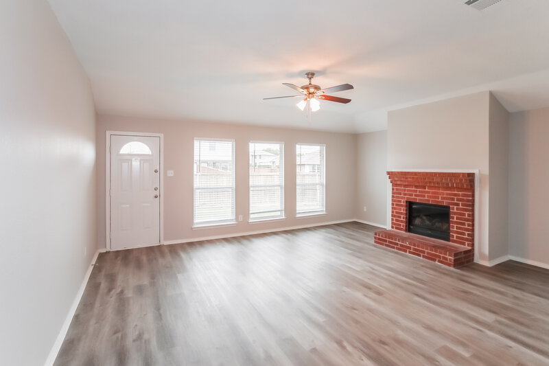 2,200/Mo, 605 Canyon Pl Desoto, TX 75115 Living Room View