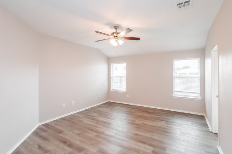 2,200/Mo, 605 Canyon Pl Desoto, TX 75115 Main Bedroom View