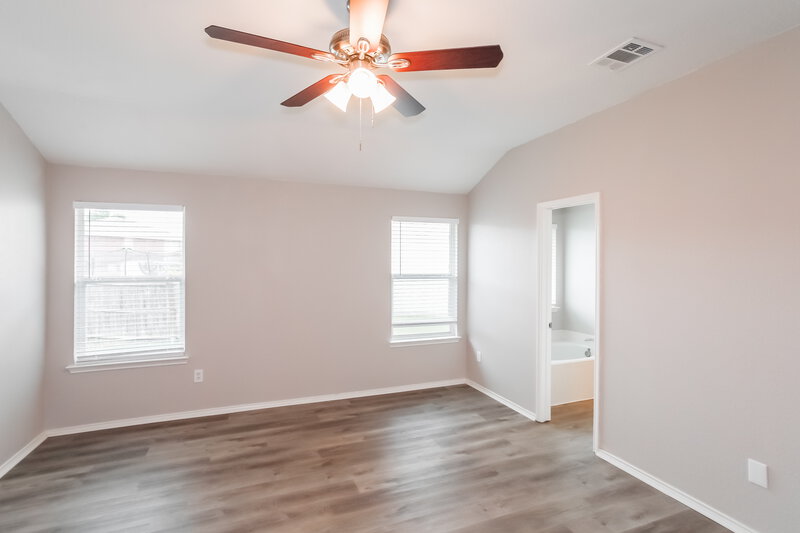 2,200/Mo, 605 Canyon Pl Desoto, TX 75115 Main Bedroom View 2