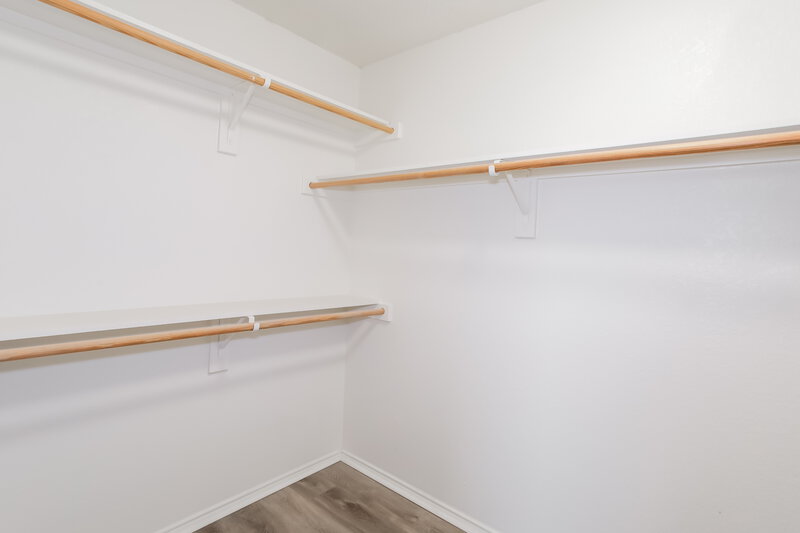 2,200/Mo, 605 Canyon Pl Desoto, TX 75115 Walk In Closet View