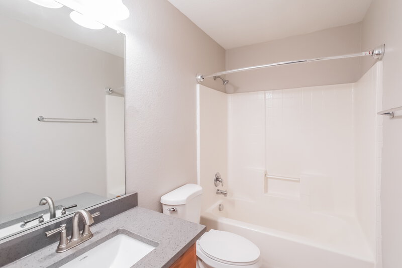 2,200/Mo, 605 Canyon Pl Desoto, TX 75115 Bathroom View