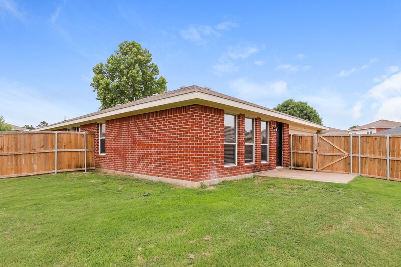2,200/Mo, 605 Canyon Pl Desoto, TX 75115 Rear View