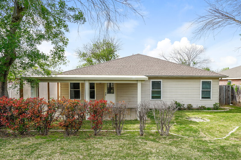 2,695/Mo, 8617 Swan Park Dr Denton, TX 76210 Rear View