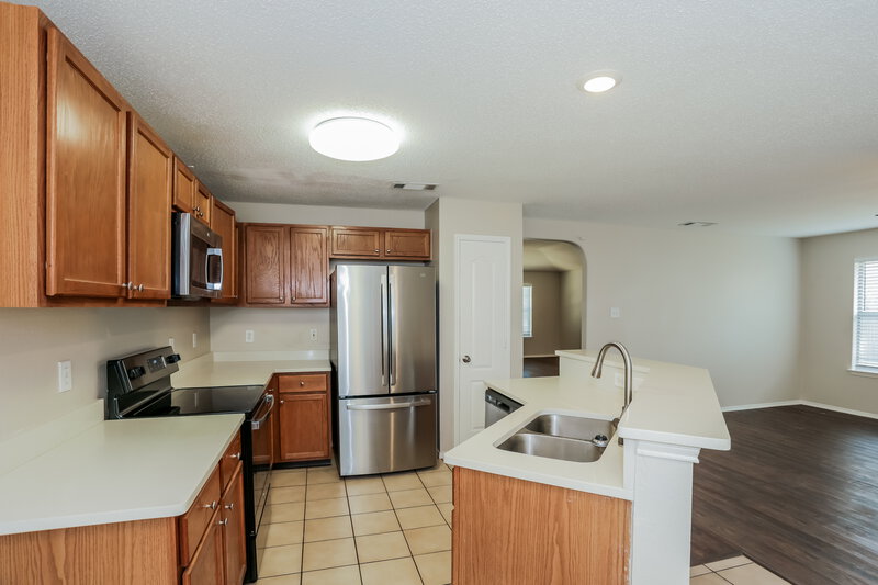 2,780/Mo, 612 Grove Mnr Cedar Hill, TX 75104 Kitchen View 2